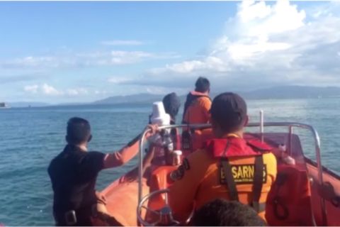 Basarnas perluas zona pencarian korban KM Izhar