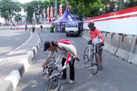 Warga tetap berolahraga meski jalanan tak steril