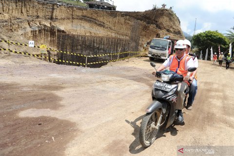 Menteri PUPR tinjau pembangunan jalan pintas Mengwitani-Singaraja