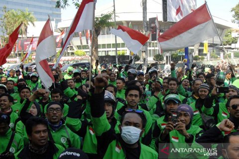 Aksi protes pengemudi Gojek di Makassar