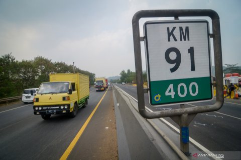 Pemberlakuan contraflow di tol Cipularang