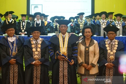Gubernur DIY terima gelar Doktor HC
