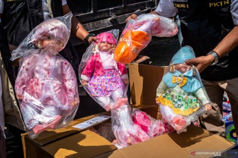 Pemusnahan barang impor ilegal