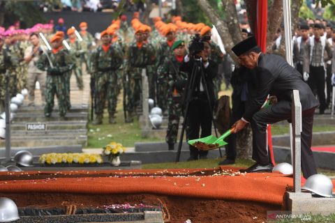 BJ Habibie wafat - Upacara pemakaman di Taman Makam Pahlawan Nasional Utama Kalibata