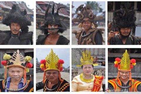 Warna-warni busana tradisional khas Nias