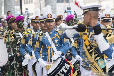 Kirab Genderang Suling Gita Jala Taruna AAL di Bandar Seri Begawan