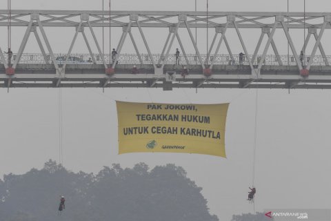 Aksi tuntut penegakan hukum karhutla