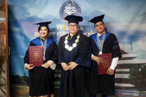 Wisuda putri Presiden Jokowi, Kahiyang Ayu, di IPB