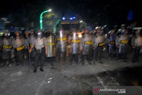 Bentrok mahasiswa melawan warga