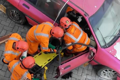 Personel Basarnas dibekali penanganan "Vehicle Accident Rescue"