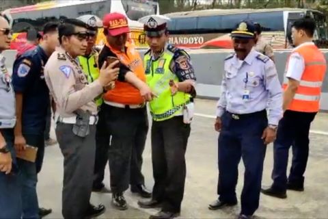 Polda Jabar olah TKP kecelakaan maut Cipularang