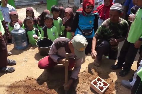 Lubang biopori hindari kekeringan