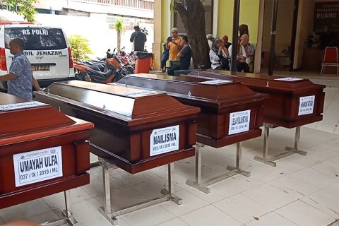 Penyerahan 4 jasad korban kecelakaan Cipularang