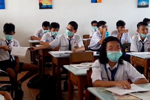 Pelajar di Balikpapan mulai kenakan masker saat belajar