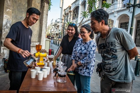 1000 gelas kopi dibagikan gratis untuk warga Semarang