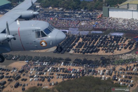 Formasi  CASA NC212  pada peringatan HUT ke-74 TNI