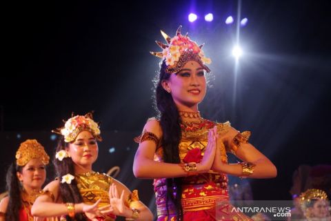 Pembukaan F8