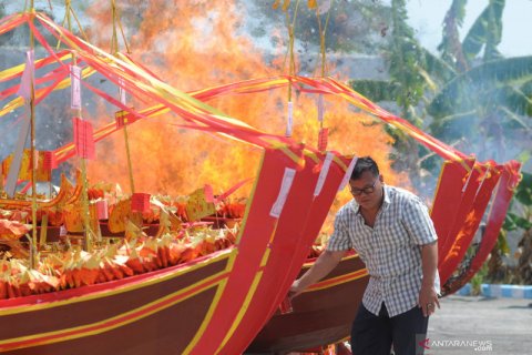 Ritual kenaikan Dewi Kwan Im ke nirwana