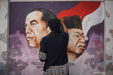 Melukis mural presiden dan wapres terpilih