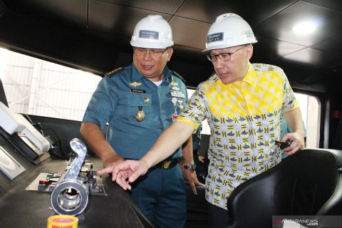 Peluncuran dua kapal TNI AL