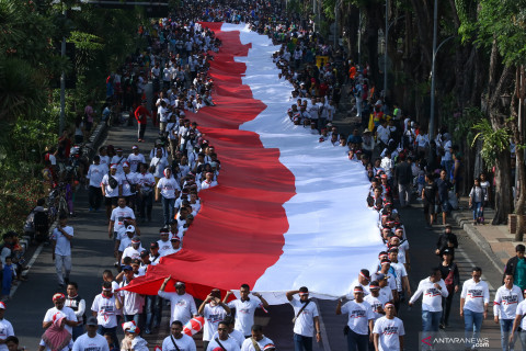 Parade merah putih merayakan kebhinekaan