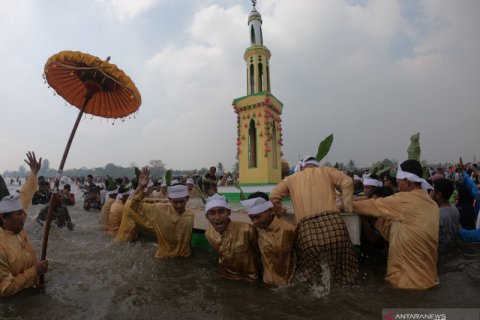Festival mandi Safar di Jambi