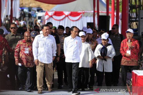 Presiden resmikan Jembatan Holtekamp