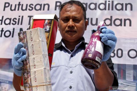 Pemusnahan rokok dan miras ilegal