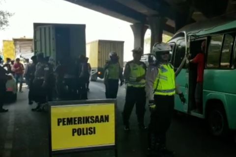 Jelang pelantikan presiden, jalur Pantura disekat