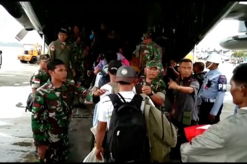 Menko Polhukam lepas 102 pengungsi ke Wamena