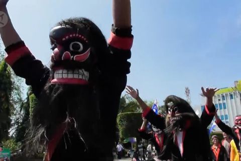 Semarak pawai budaya di Hari Sumpah Pemuda di Semarang
