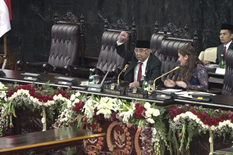 Sabam Sirait anggota DPD RI tertua pimpin sidang paripurna