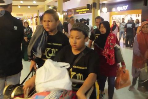 Tempuh waktu belasan jam 178 perantau Minang tiba di Sumbar