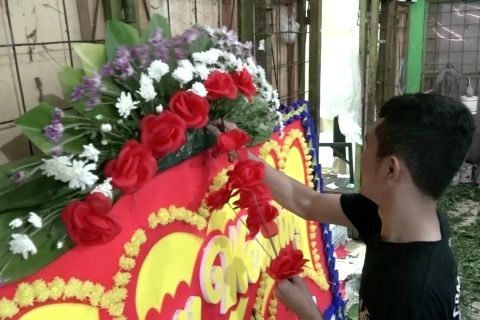 Bisnis lesu penjualan karangan bunga pelantikan Jokowi-Ma'ruf