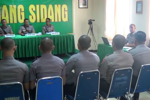 Lima polisi pembawa senpi saat demo jalani sidang disiplin