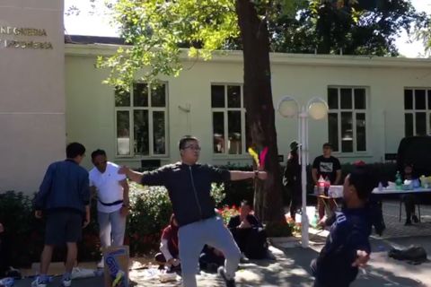 KBRI Beijing memperkenalkan pelangi sepak