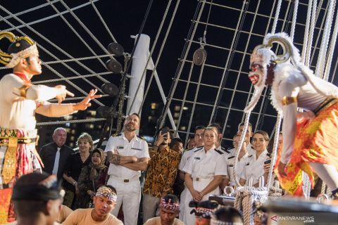 Pagelaran budaya Indonesia di KRI Bima Suci saat bersandar di Darwin