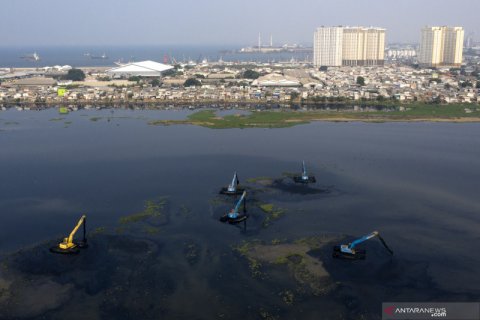 Pengerukan Waduk Pluit