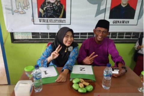 Suami Istri rebutan jabatan kades