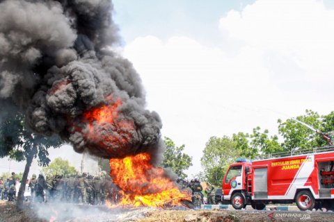 Simulasi penanggulangan huru hara di Lanudal Juanda