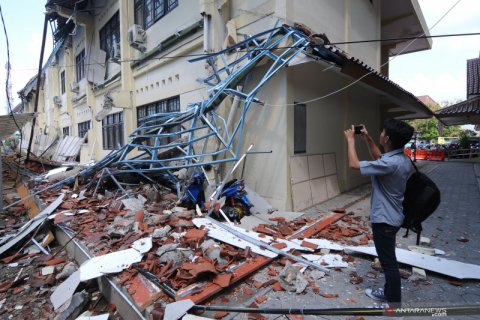 Konsol gedung Disdukcapil Klaten roboh