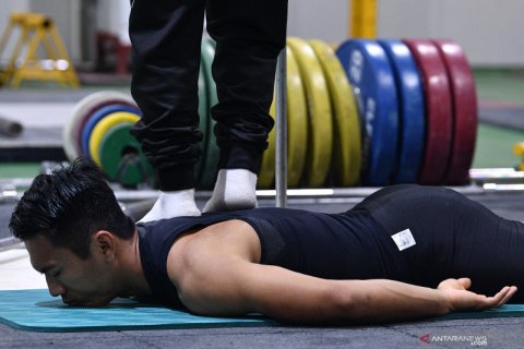 Latihan timnas angkat besi SEA Games 2019 di Manila