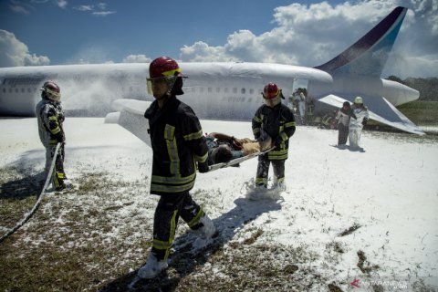 Simulasi penanggulangan kecelakaan pesawat di Batam