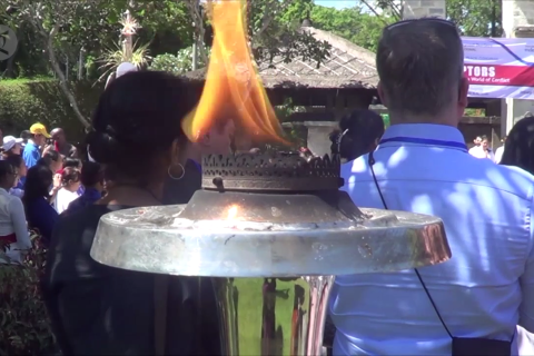 150 orang dari berbagai negara genggam obor perdamaian di Bali