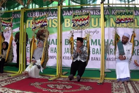 Bahagianya warga Banjarmasin diayun massal