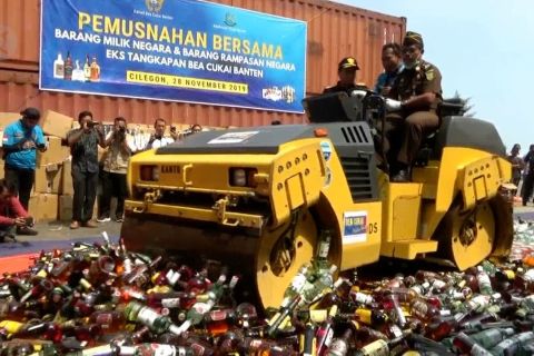 Bea Cukai Banten musnahkan miras & rokok ilegal senilai Rp3,16 miliar