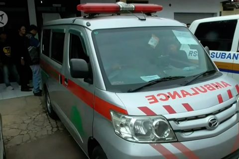 Tujuh  jenazah korban laka di bawa pulang keluarga