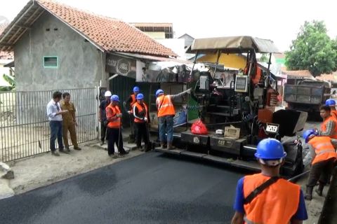 CAP & Pemkot Cilegon bangun 34 titik jalan dengan campuran sampah plastik