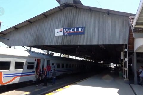 13 Perjalanan kereta terlambat akibat KA Wijayakusuma anjlok