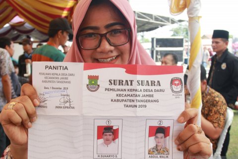 Bapak dan anak bertarung dalam Pilkades di Kabupaten Tangerang